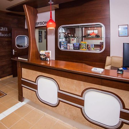 Biplan Hotel Daugavpils Buitenkant foto