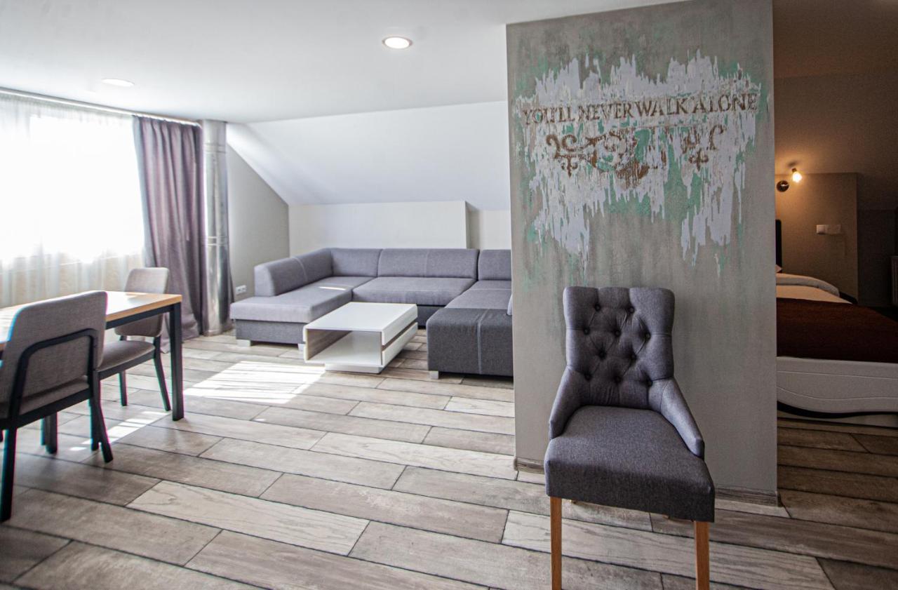 Biplan Hotel Daugavpils Buitenkant foto