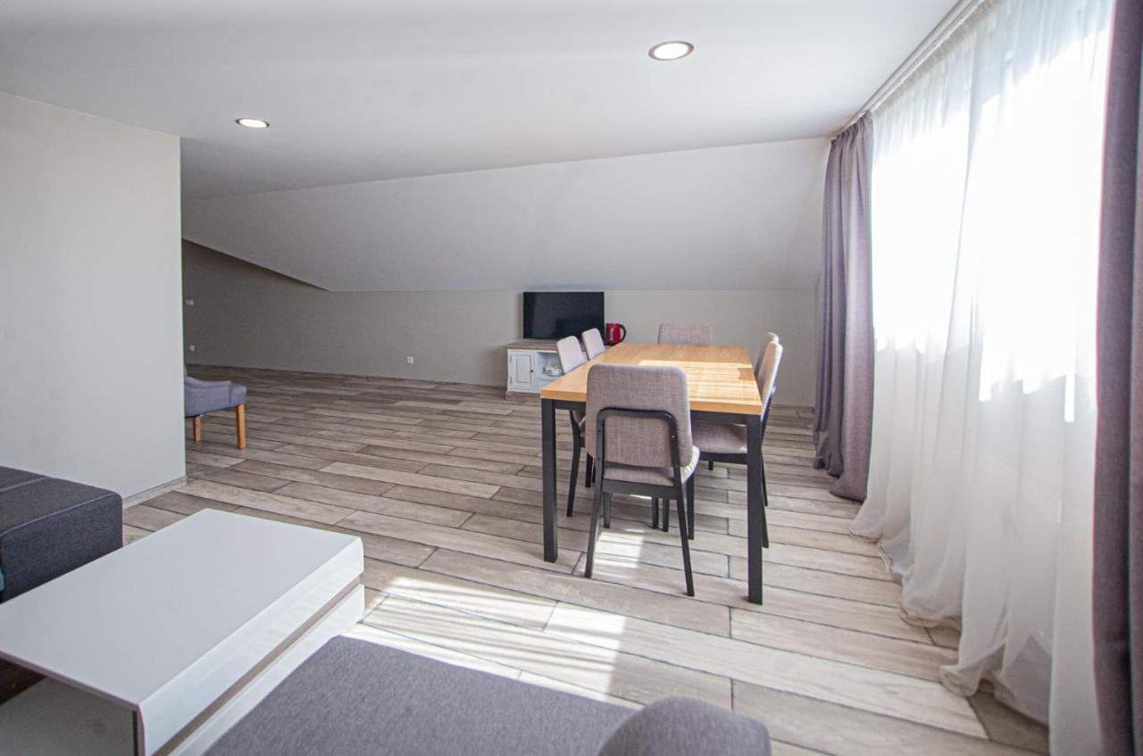 Biplan Hotel Daugavpils Buitenkant foto