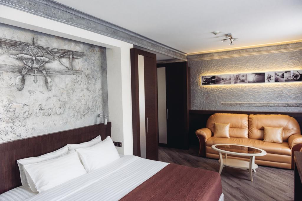 Biplan Hotel Daugavpils Buitenkant foto