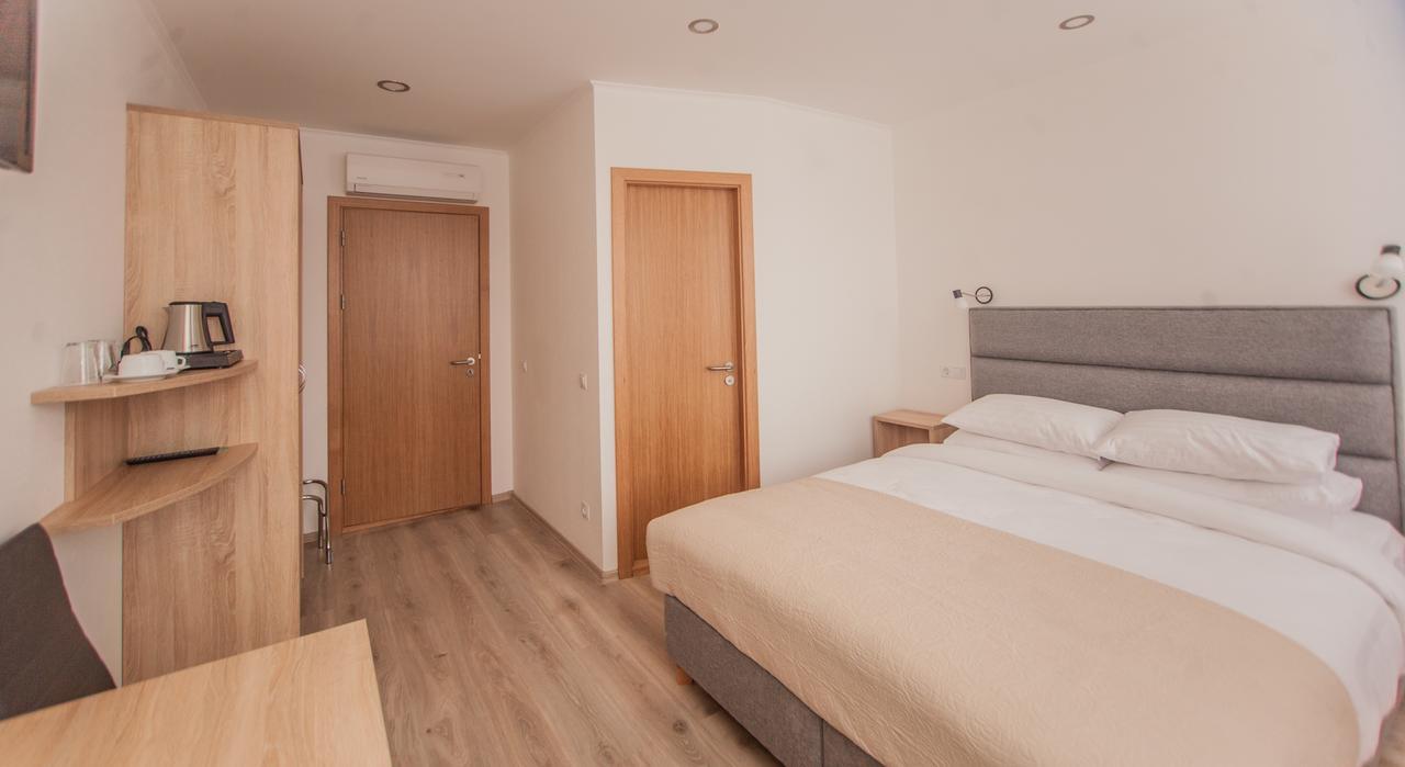 Biplan Hotel Daugavpils Buitenkant foto