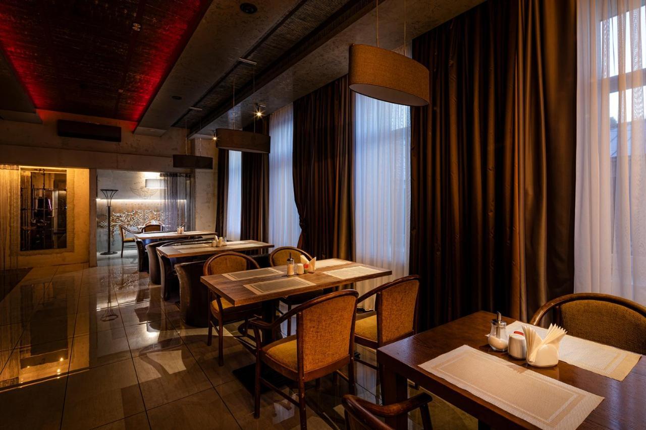 Biplan Hotel Daugavpils Buitenkant foto